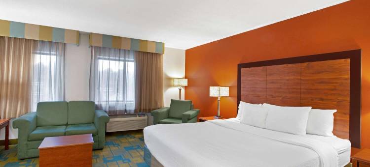 奥本伍斯特拉昆塔温德姆酒店(La Quinta Inn by Wyndham Auburn Worcester)图片