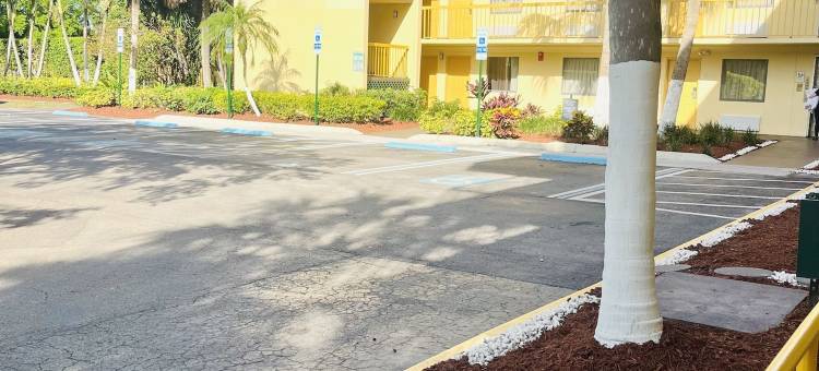 西棕榈滩-佛罗里达州收费公路拉昆塔温德姆酒店(La Quinta Inn by Wyndham West Palm Beach - Florida Turnpike)图片