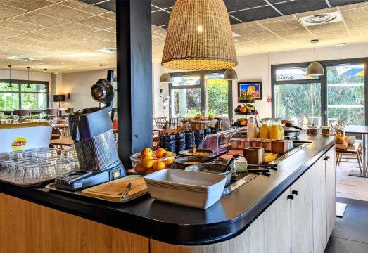 Campanile Nimes Centre - Mas Carbonnel Hotel Overview