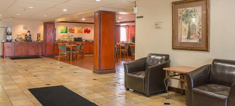品质酒店及套房底特律大都会机场(Quality Inn & Suites Detroit Metro Airport)图片