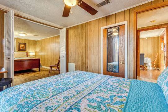 距萨拉森湖3英里:松树崖带烧烤架的家!(3 Mi to Lake Saracen: Pine Bluff Home w/ Grill!)