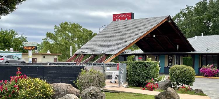 雷德布拉夫旅馆(Red Bluff Inn)图片