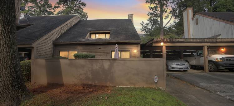 中心位置的4卧室Stonecrest公寓由RedAwning提供(Centrally Located 4Br Stonecrest Condo 4 Bedroom Condo by Redawning)图片