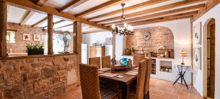 夏朗德带泳池度假屋(Holiday Home in Charente with Pool)图片