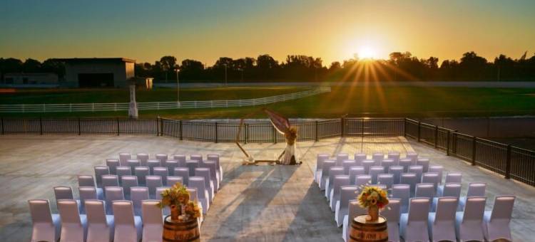 奥克格罗夫赛马游戏和酒店(Oak Grove Racing Gaming Hotel)图片