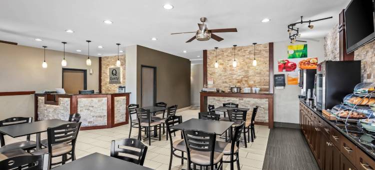 德梅因机场品质酒店及套房(Quality Inn & Suites des Moines Airport)图片