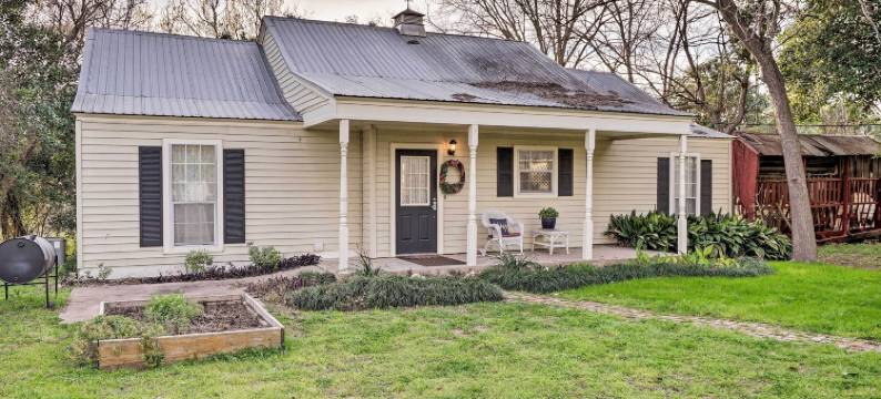 河畔马丁代尔房屋，配有2个有盖甲板(Riverfront Martindale House w/ 2 Covered Decks)图片