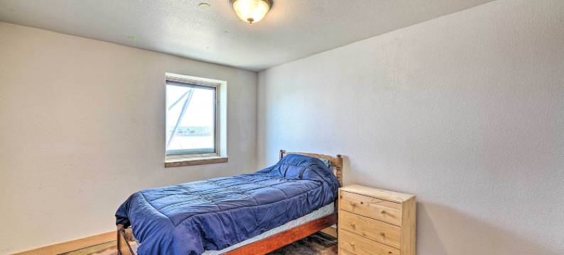 湖边乡村家园 w/ 滑水梯 & 蹦床！(Lakefront Country Home w/ Waterslide & Trampoline!)图片