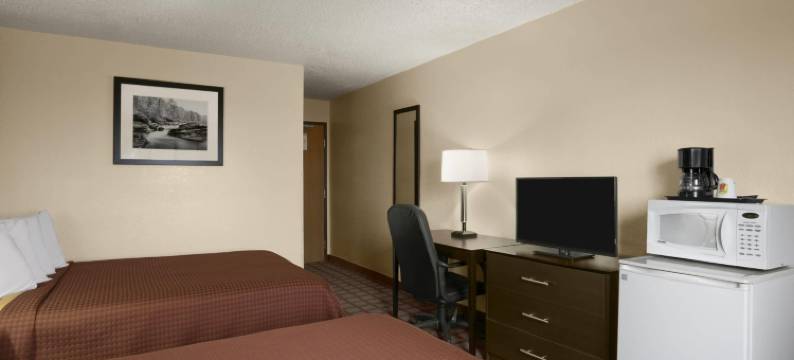 萨吉诺温德姆速8酒店(Super 8 by Wyndham Saginaw)图片