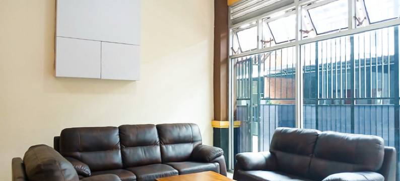 Super OYO 1506  Shabrina 2伊斯兰旅馆(Shabrina Homestay Syariah Terminal Tirtonadi Solo RedPartner)图片