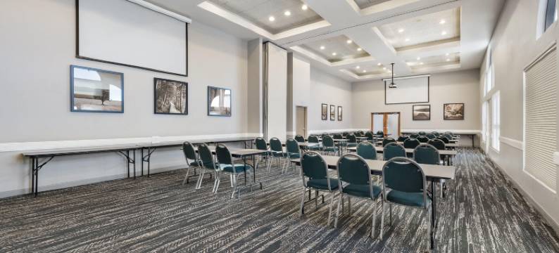 瓦利城美吟温德姆酒店及会议中心(AmericInn by Wyndham Valley City Conference Center)图片