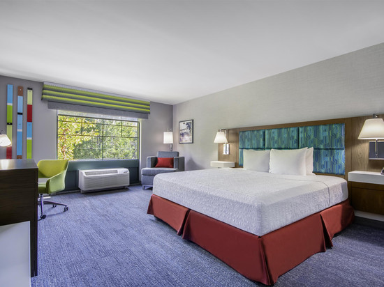 东奥罗拉欢朋酒店