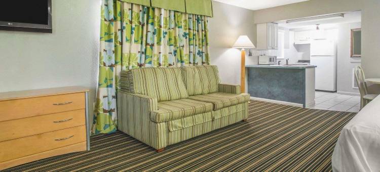 温特黑文湖泊群罗德威套房旅馆(Rodeway Inn & Suites Winter Haven Chain of Lakes)图片