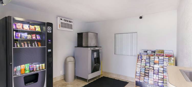 Home 6 堪萨斯托皮卡I-70州际公路酒店 by Townhouse(Home 6 by Townhouse Topeka KS I 70)图片
