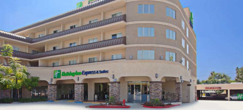 智选假日套房酒店帕萨迪纳的科罗拉多大道。(Holiday Inn Express & Suites PASADENA - LOS ANGELES by IHG)图片