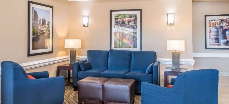 I-10东舒适酒店-近AT&T中心(Comfort Inn Near Frost Bank Center)图片