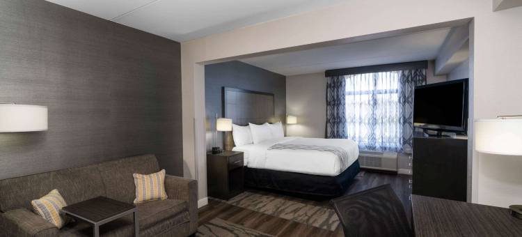 罗利市区北部拉昆塔温德姆套房酒店(La Quinta Inn & Suites by Wyndham Raleigh Downtown North)图片