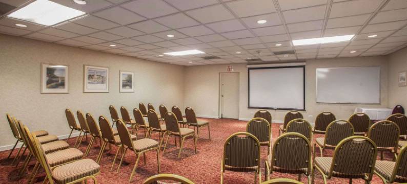 西芝加哥圣查尔斯凯艺套房酒店(Quality Inn and Suites St Charles -West Chicago)图片