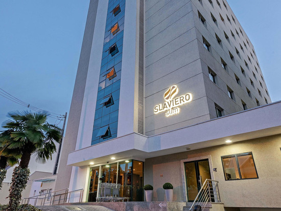 古里提巴托雷斯大道斯里姆酒店