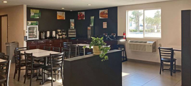 贝克斯菲尔德市区附近凯艺套房酒店(Quality Inn & Suites Near Downtown Bakersfield)图片