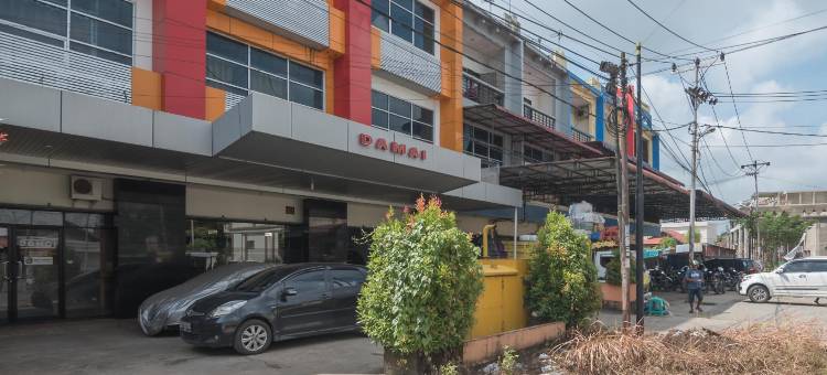 红多兹酒店-近查加玛达坤甸(RedDoorz Near Gajah Mada Pontianak)图片