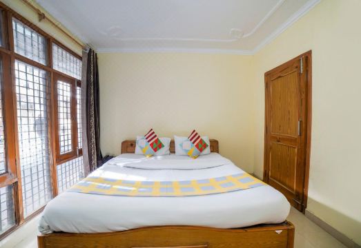 Goroomgo You and Me Mallital Nainital Hotel Overview