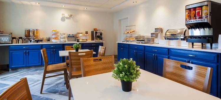 纽波特纽斯贝斯特韦斯特优质套房酒店(Best Western Plus Newport News Inn  Suites)图片