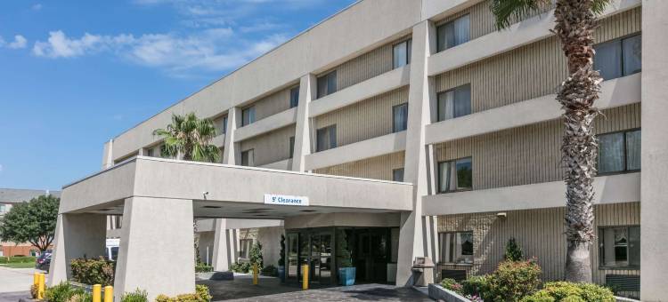 阿林顿六旗大道温德姆呗盟套房酒店(Baymont by Wyndham Arlington)图片