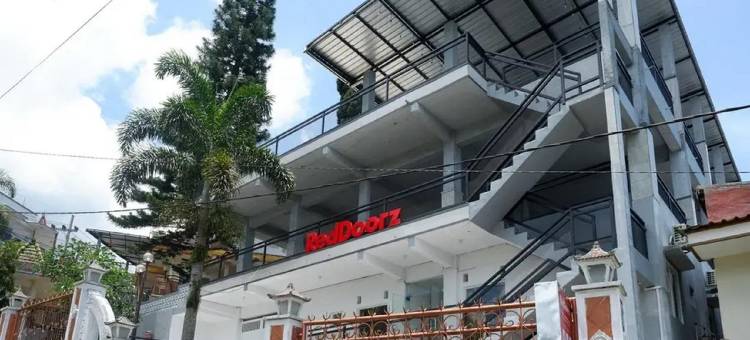 红多兹Plus酒店-近史莱克塔2号游乐园(RedDoorz Plus Near Taman Rekreasi Selecta 2)图片