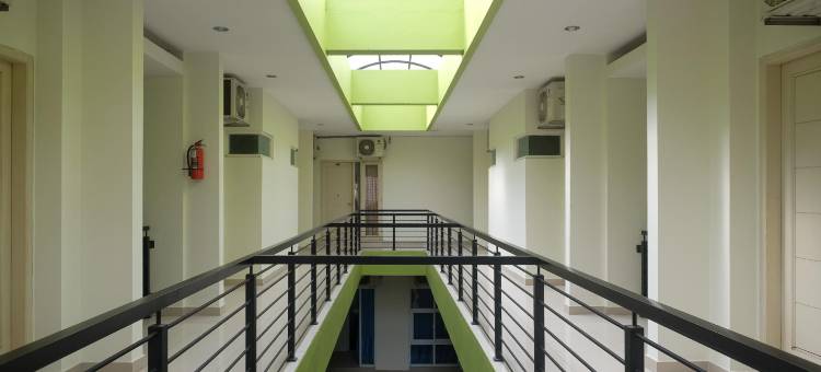 城市视野沙里亚卡达尔曼之家劳耶安红门酒店(Urbanview Syariah Kadarman Home Laweyan by RedDoorz)图片