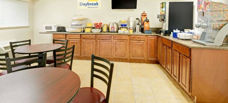 奥佛兰公园戴斯酒店(Days Inn by Wyndham Overland Park/Metcalf/Convention Center)图片