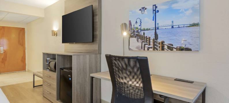 大学贝斯特韦斯特优质酒店(Best Western Plus Wilmington/Wrightsville Beach)图片