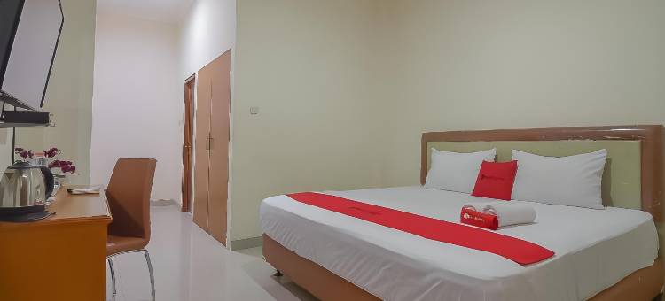 红多兹Plus酒店-近IPDN(RedDoorz Plus Near Ipdn)图片