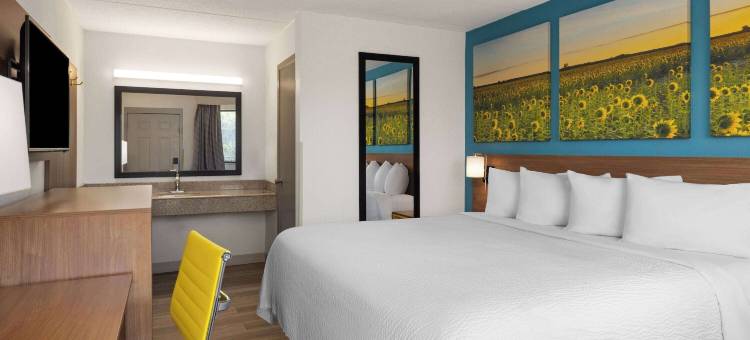 温德姆戴斯酒店及套房-印第安纳波利斯机场东(Days Inn & Suites by Wyndham Indianapolis Airport East)图片