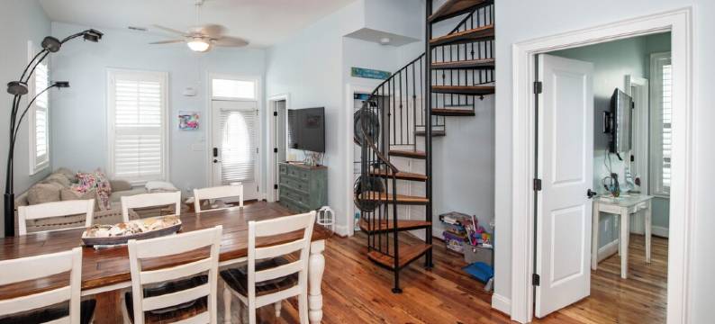 5 Star Reviews! Luxury Home, Pool, Steps from Ocean,Sleeps 7, Shops,Restaurants图片