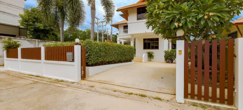 走到海滩的4卧室游泳池别墅HV(Pool Villa  4 Br Walking to Beach HV)图片