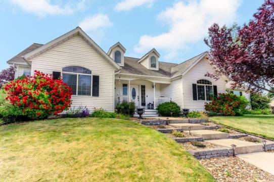 Waterfront Retreat with Fire Pit and Game Room - Stunning Getaway