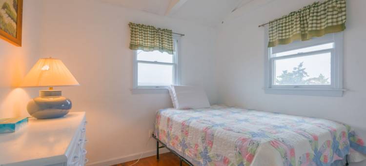 Ocean View and Spacious Deck - Charming Beach Cottage Retreat图片