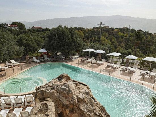 UNA HOTELS 特努塔孔特莎农场和水疗中心 科森扎