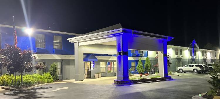 温德姆戴斯酒店-莱克布拉夫大湖海军基地(Days Inn by Wyndham Lake Bluff/Great Lakes Naval Base)图片