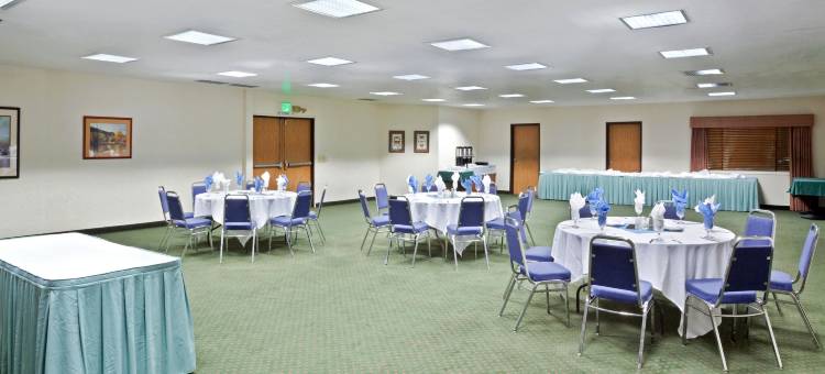 肯特西雅图地区华美达酒店(Ramada by Wyndham Kent Seattle Area)图片