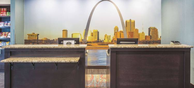 伊利诺伊州奥法隆圣路易斯拉昆塔温德姆套房酒店(La Quinta Inn & Suites by Wyndham O'Fallon, IL - St. Louis)图片