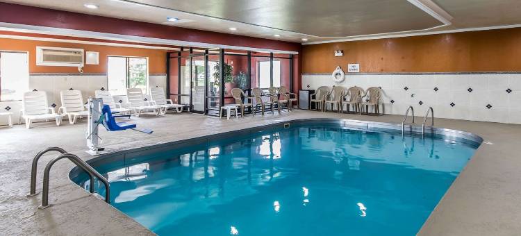 埃文斯维尔北区的品质酒店及套房(Quality Inn & Suites Evansville North)图片