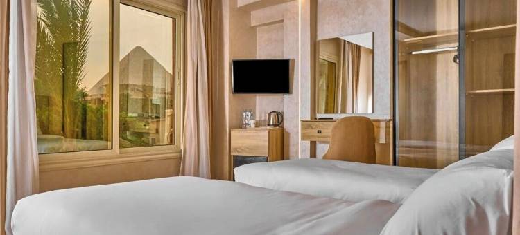 克利奥帕特拉埃及金字塔景观仅限外国人(Cleopatra Egypt Pyramids View Foreigners only)图片