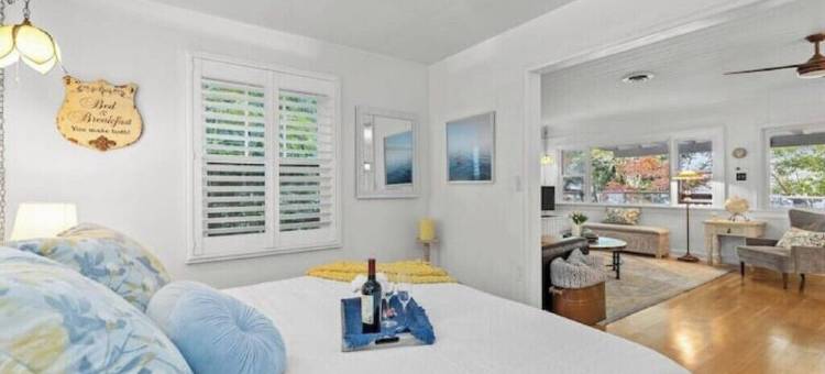 Romantic 1930s Beach Cottage图片