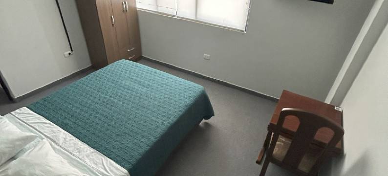 卡洛斯·瓦尔德拉马大道690号(Av. Carlos Valderrama 690)图片