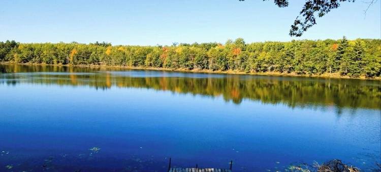 神秘湖垂钓、篝火与划船度假屋(Think Spring! Book now for fishing, campfires and boating on Mystery Lake!)图片