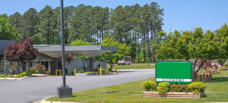 OYO 塞尔玛/史密斯菲尔德 I-95 名人酒店(Masters Inn Selma Smithfield I-95 by OYO)图片