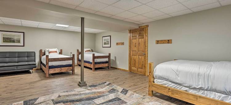 距离Sand Valley 1英里，距离海滩1块的小木屋(Cabin 1 Mi to Sand Valley, 1 Block to Beach)图片