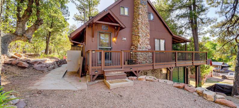 热水浴缸，游戏室：宠物友好的松树小屋！(Hot Tub, Game Room Dog-Friendly Pine Cabin!)图片